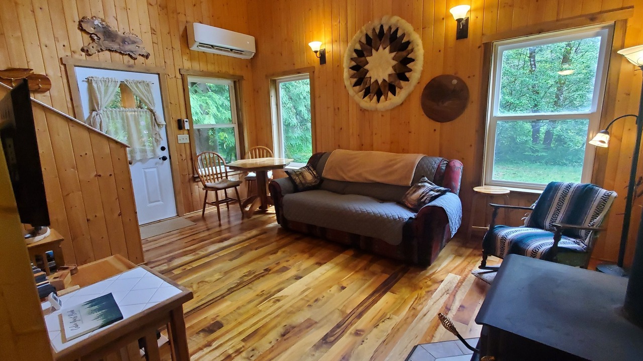 Photo of Bedroom in Reedsport