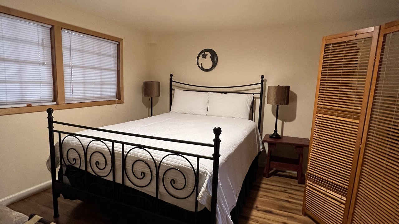 Photo of Bedroom in Oak Shores