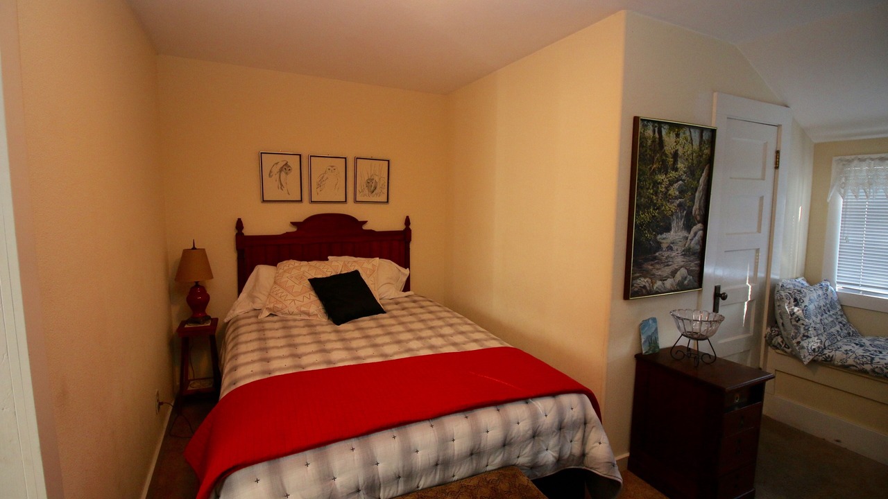 Photo of Bedroom in McCloud