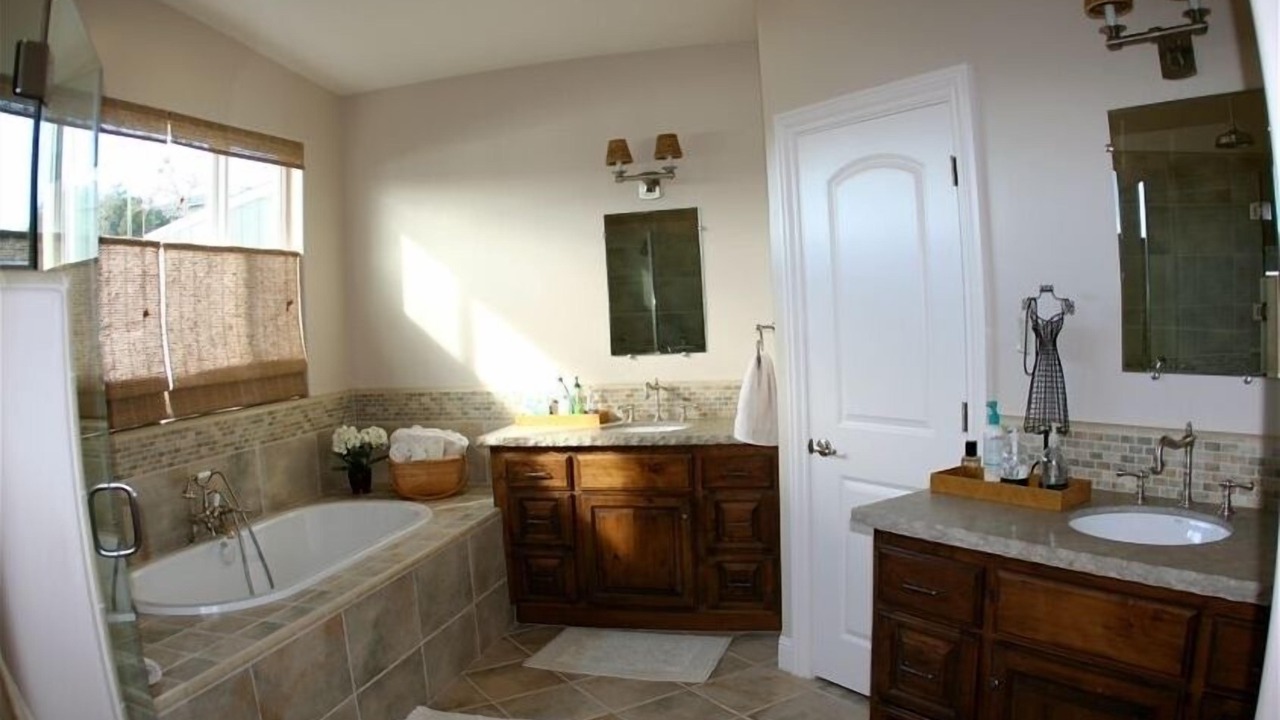 Photo of Bathroom in Oak Shores