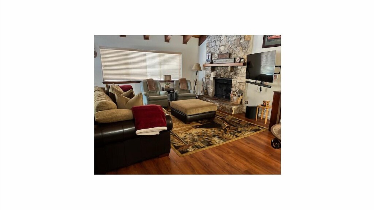 Photo of Livingroom in Kingswood Estates