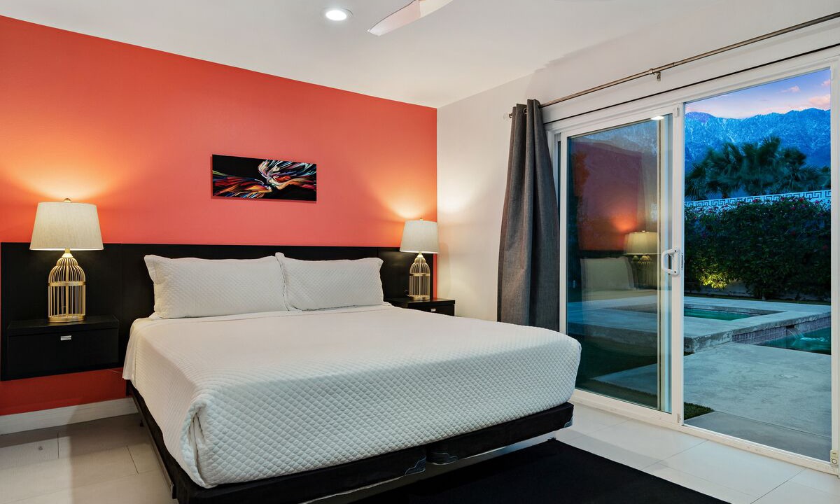 Photo of Bedroom in Racquet Club West