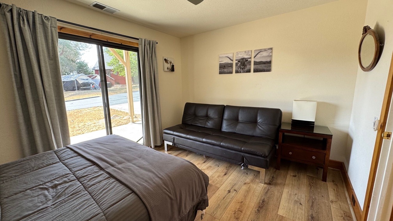 Photo of Bedroom in Oak Shores