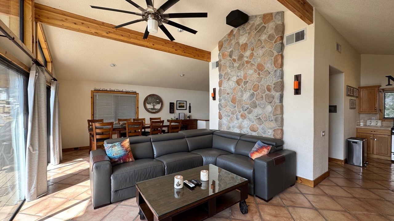 Photo of Livingroom in Oak Shores