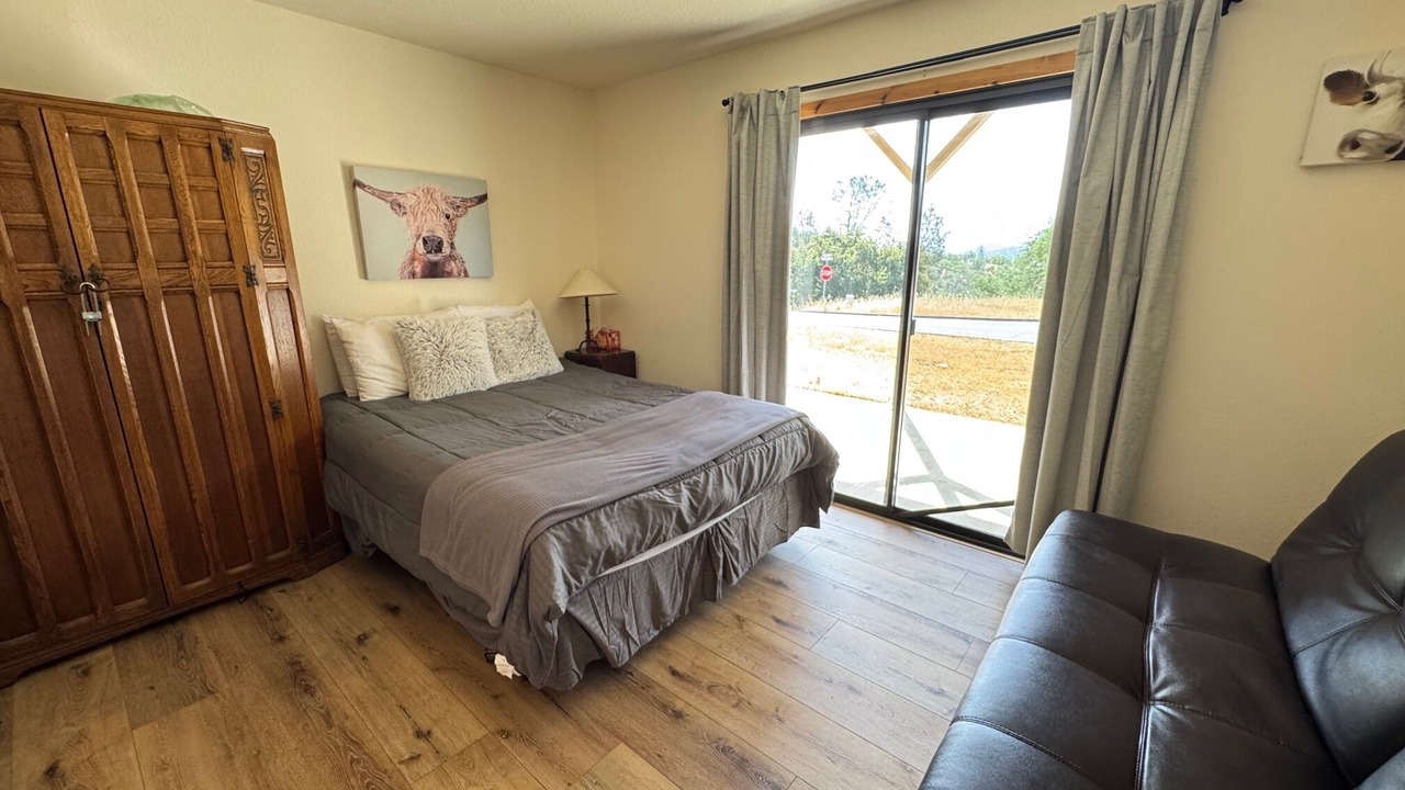 Photo of Bedroom in Oak Shores