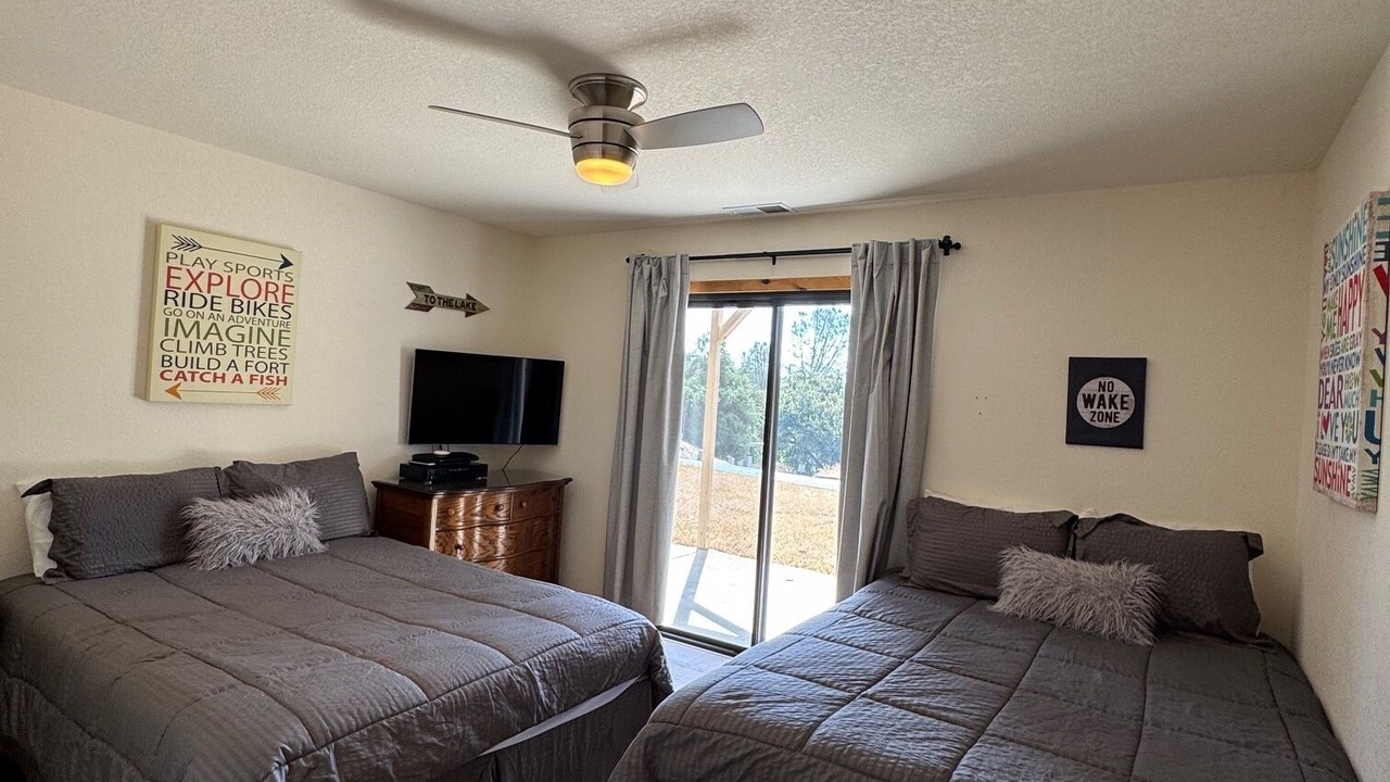 Photo of Bedroom in Oak Shores
