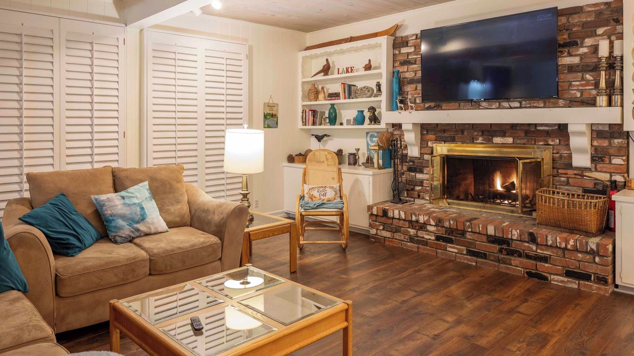 Photo of Livingroom in Lake Arrowhead