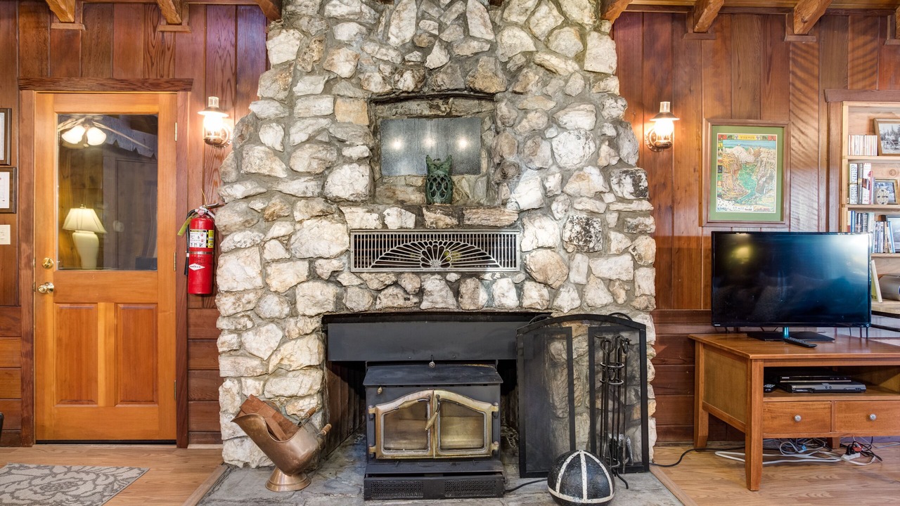 Photo of Livingroom in North Wawona