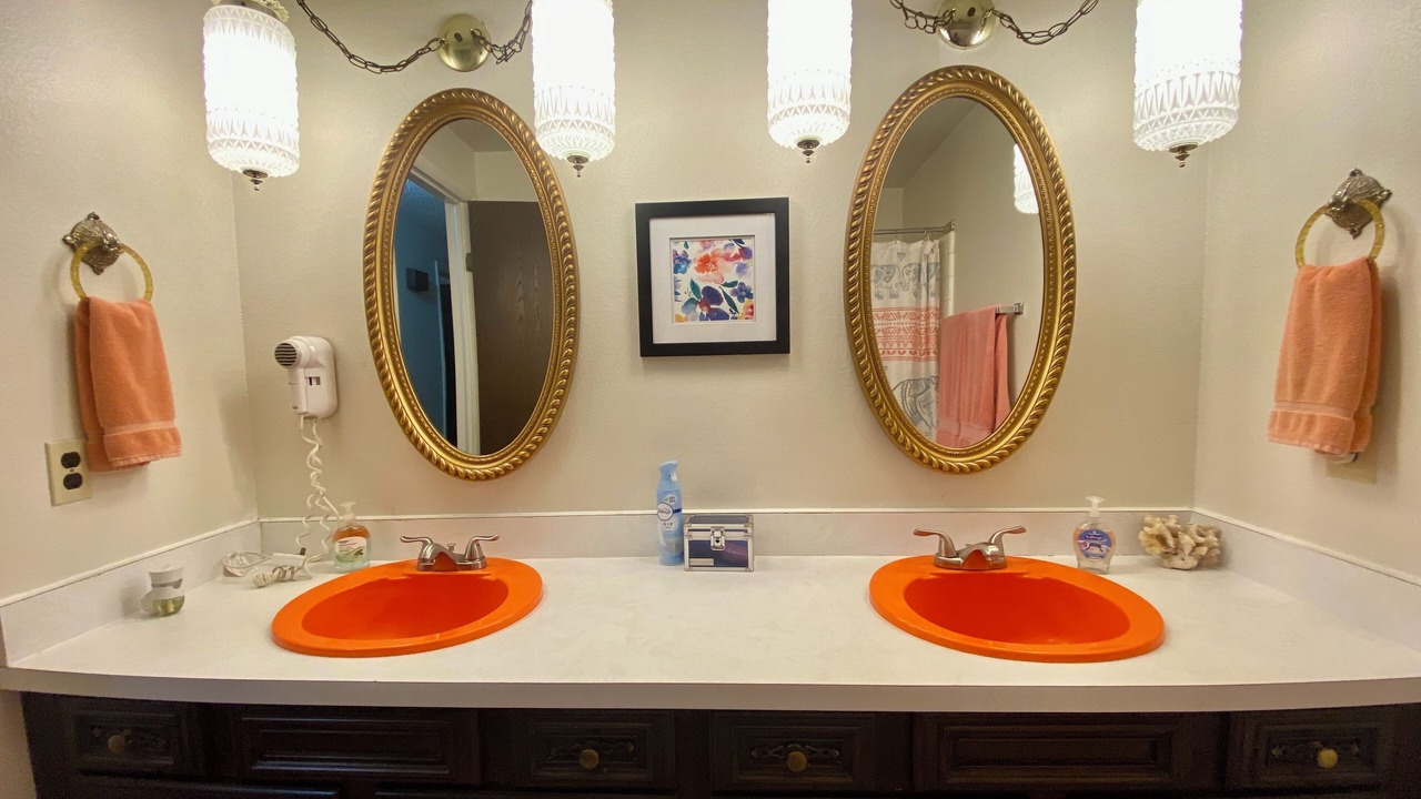 Photo of Bathroom in Junction