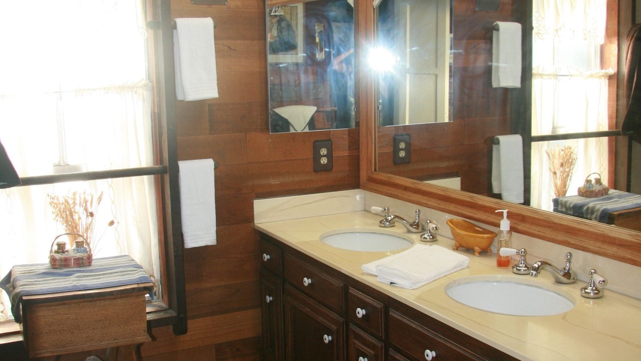 Photo of Bathroom in Orange