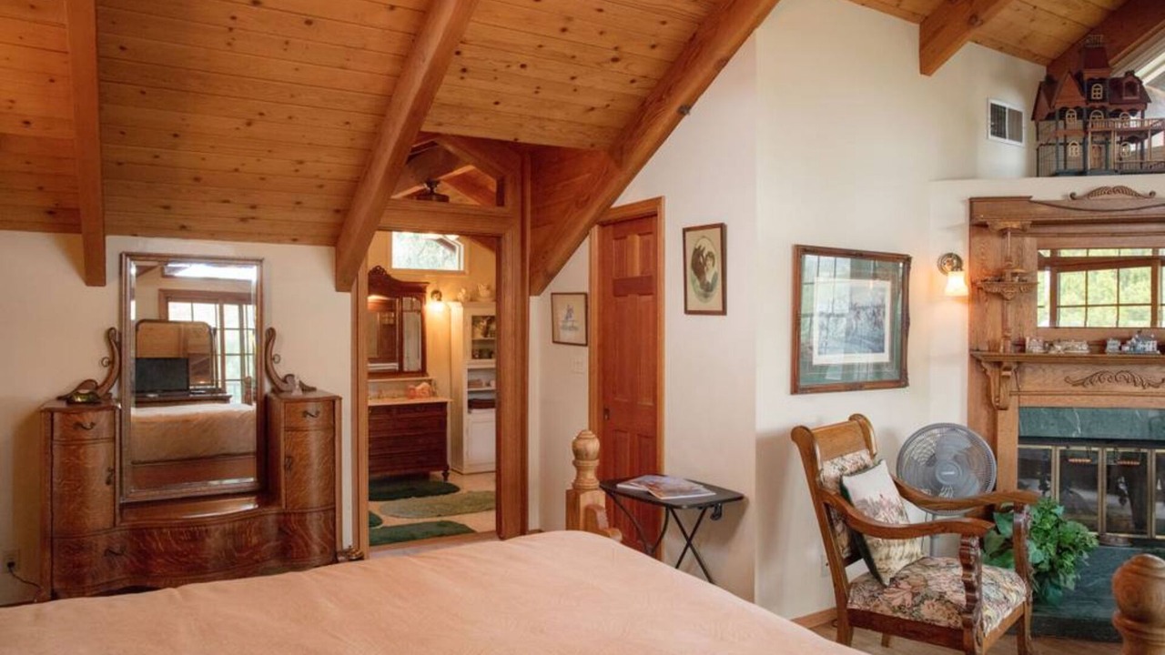 Photo of Bedroom in Orange