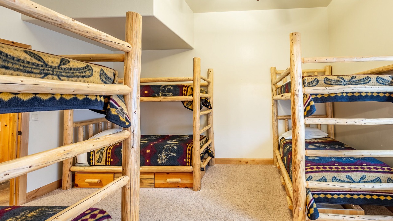 Photo of Bedroom in Pine Valley
