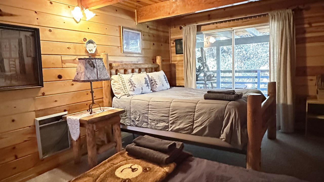 Photo of Bedroom in Pine Mountain Club