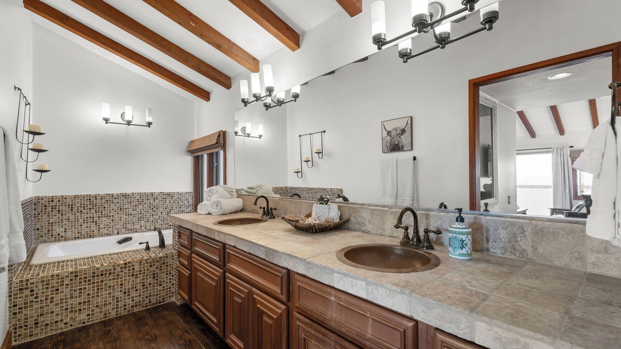Photo of Bathroom in Avalon
