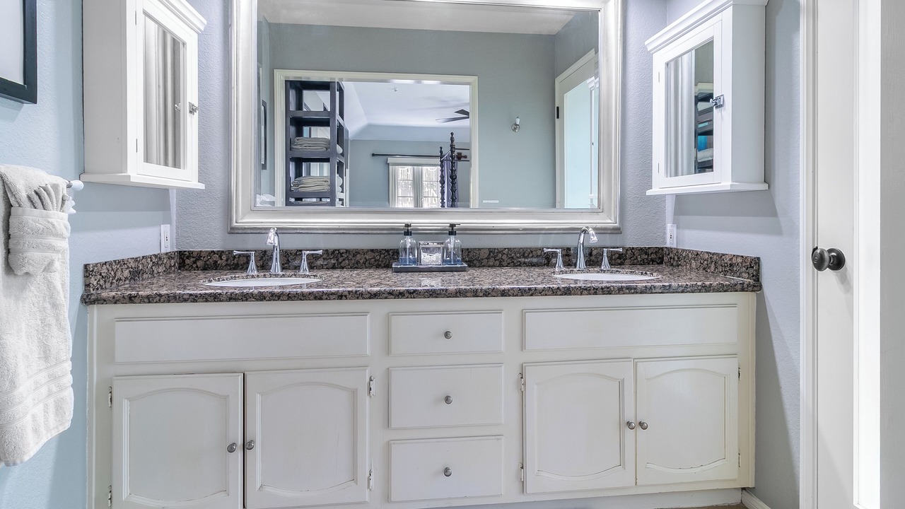 Photo of Bathroom in Lantern District
