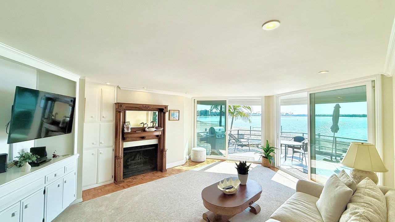 Photo of Livingroom in Crown Point