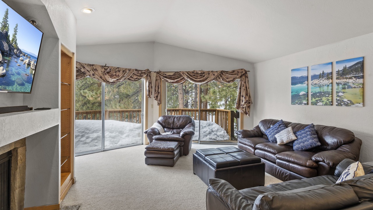 Photo of Livingroom in Round Hill Village