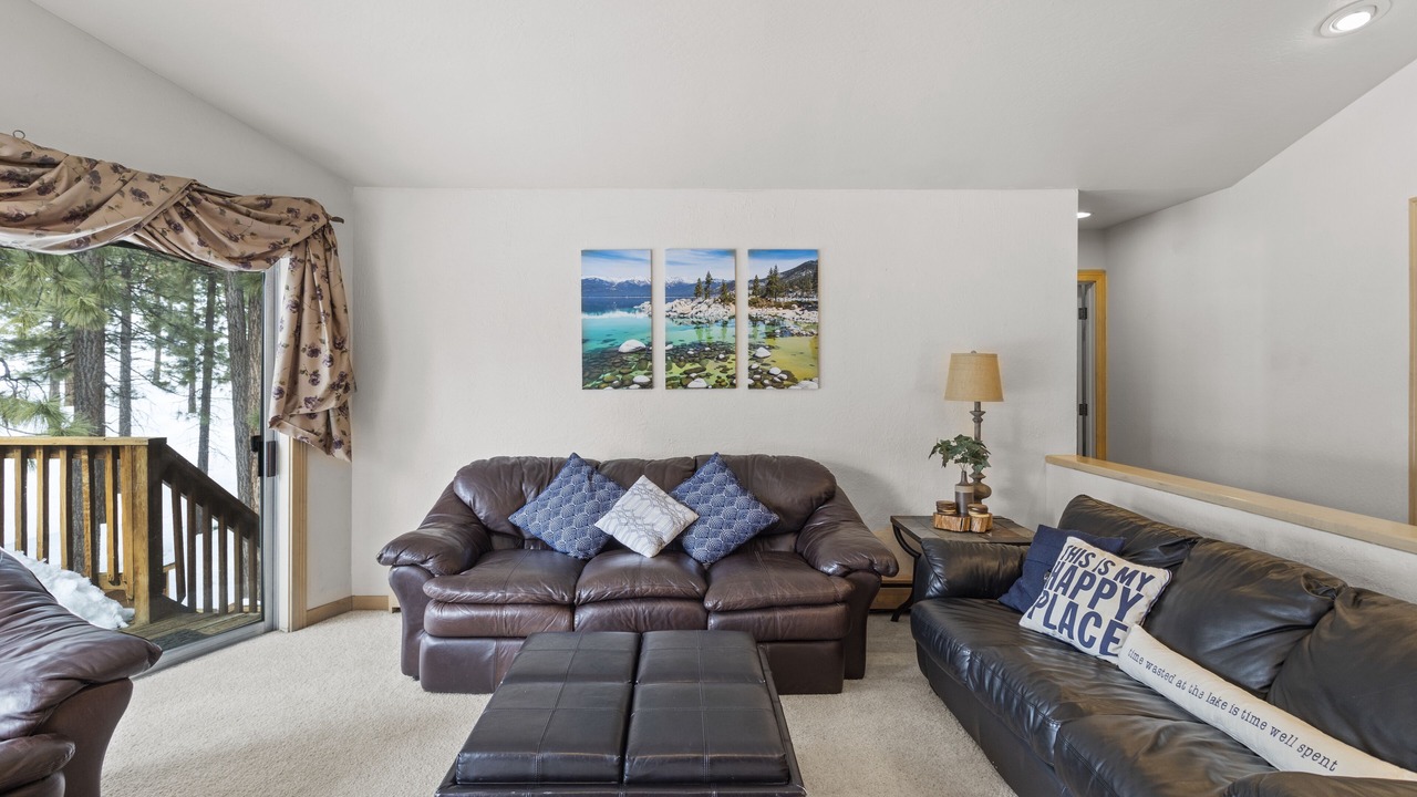 Photo of Livingroom in Round Hill Village