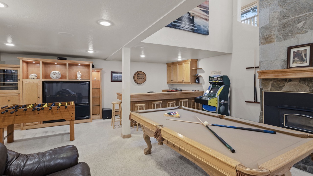 Photo of Livingroom in Round Hill Village