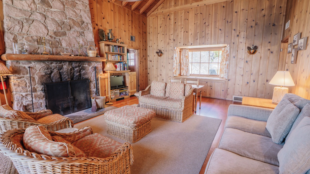 Photo of Livingroom in Brockway