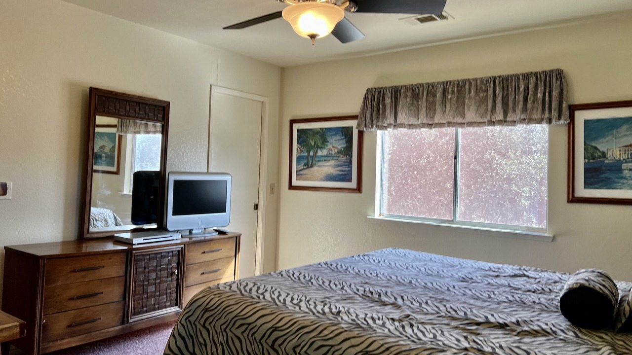 Photo of Bedroom in Oak Shores