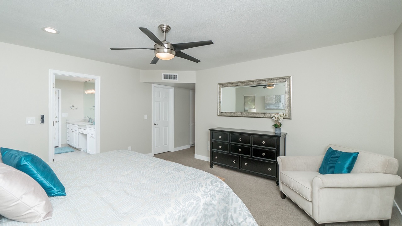 Photo of Bedroom in Paradise Valley Village
