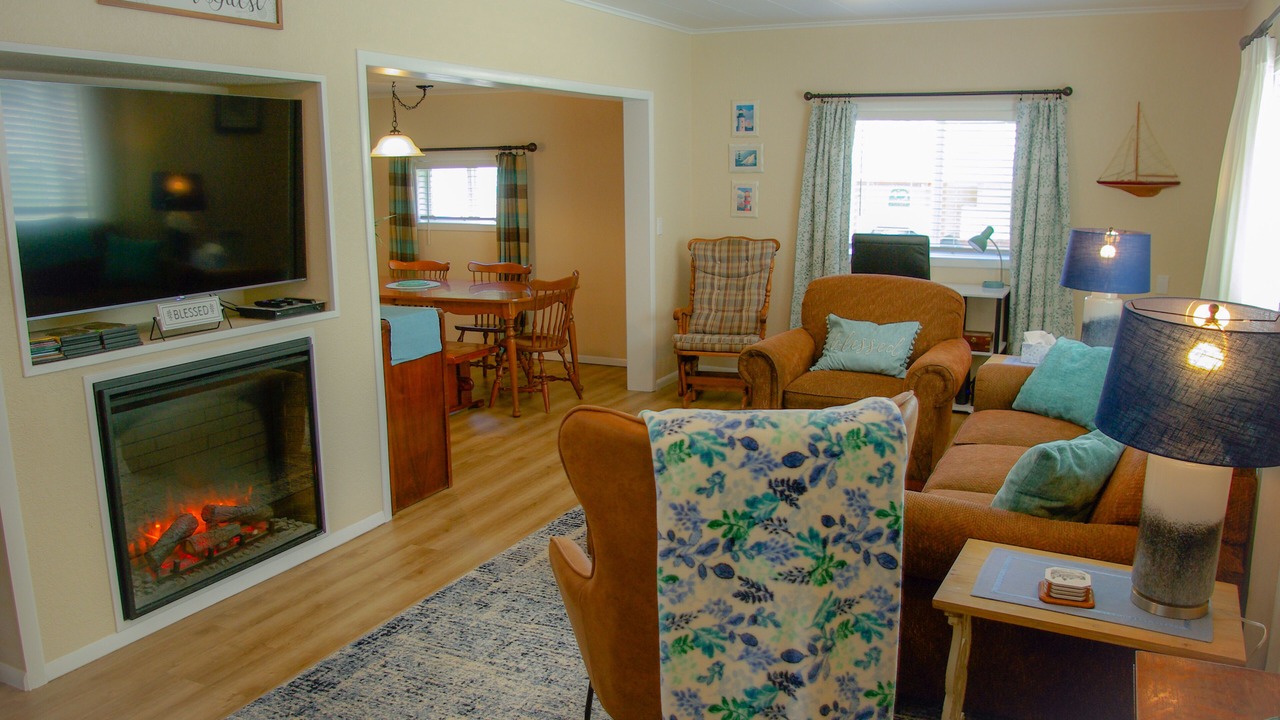 Photo of Livingroom in Winchester Bay