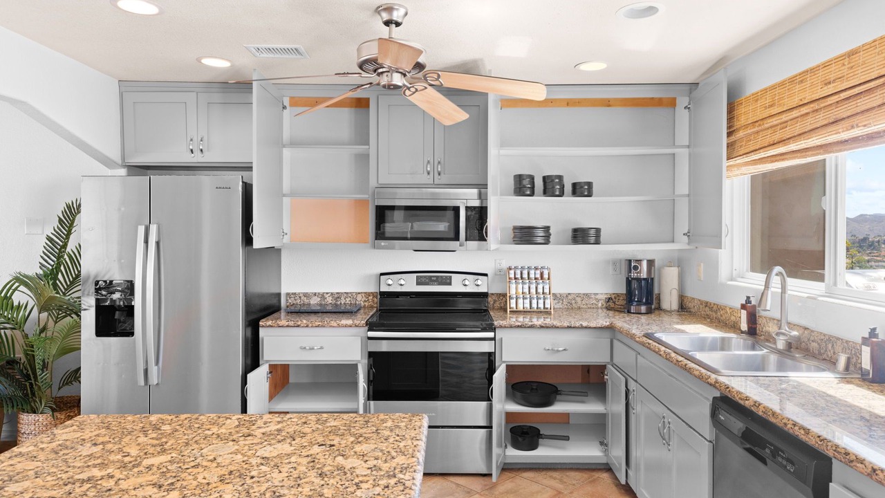 Photo of Kitchen in Canyon Lake