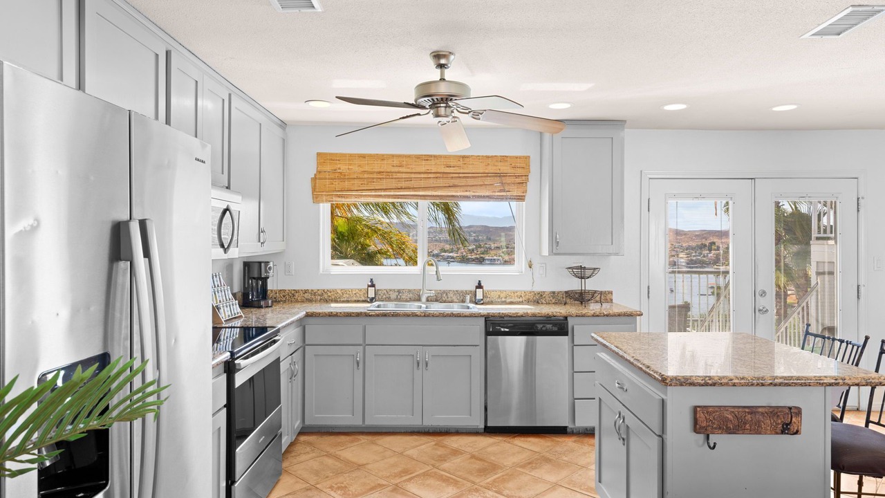 Photo of Kitchen in Canyon Lake