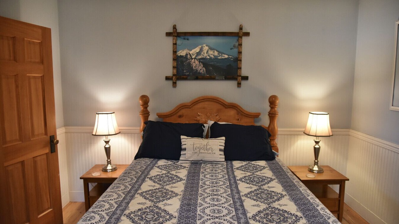 Photo of Bedroom in McCloud