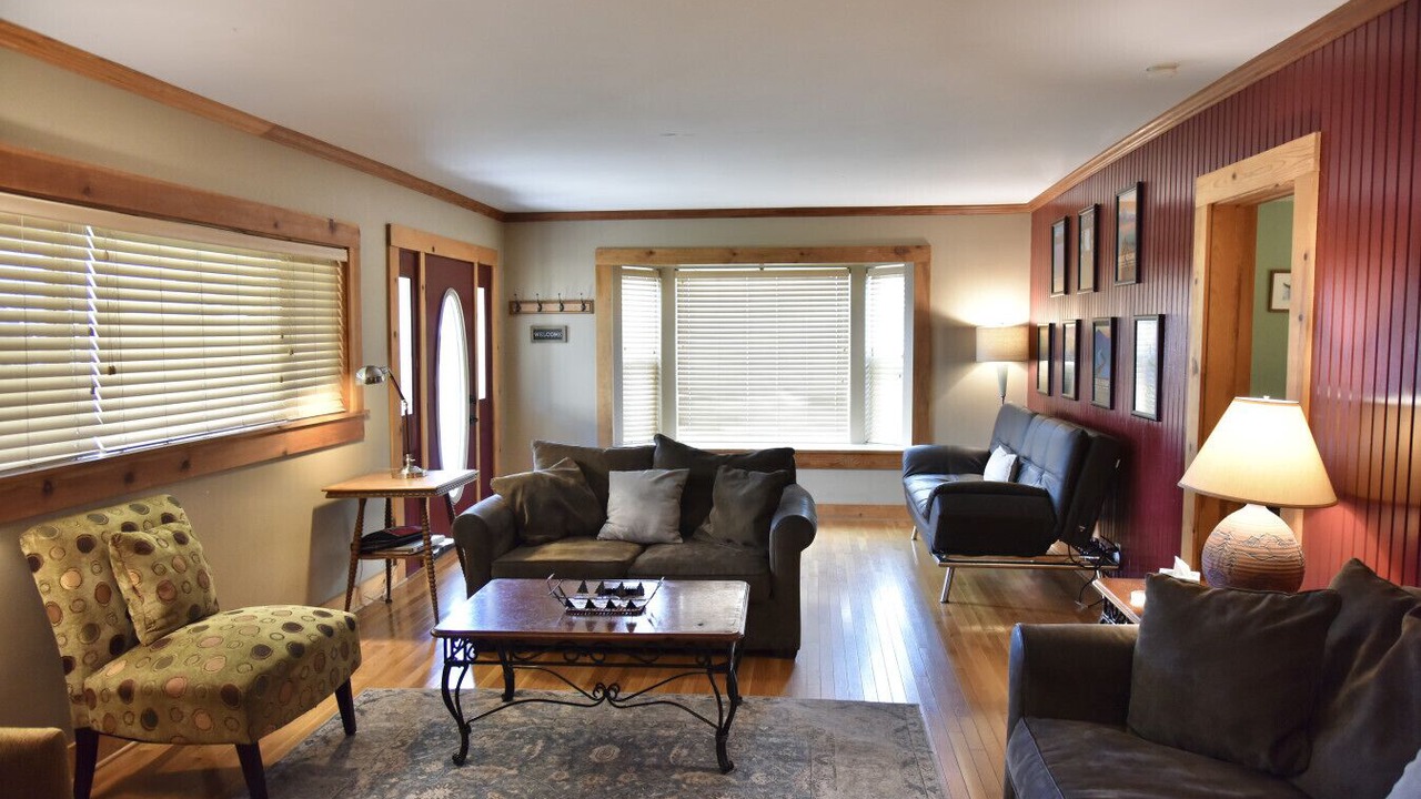 Photo of Livingroom in McCloud