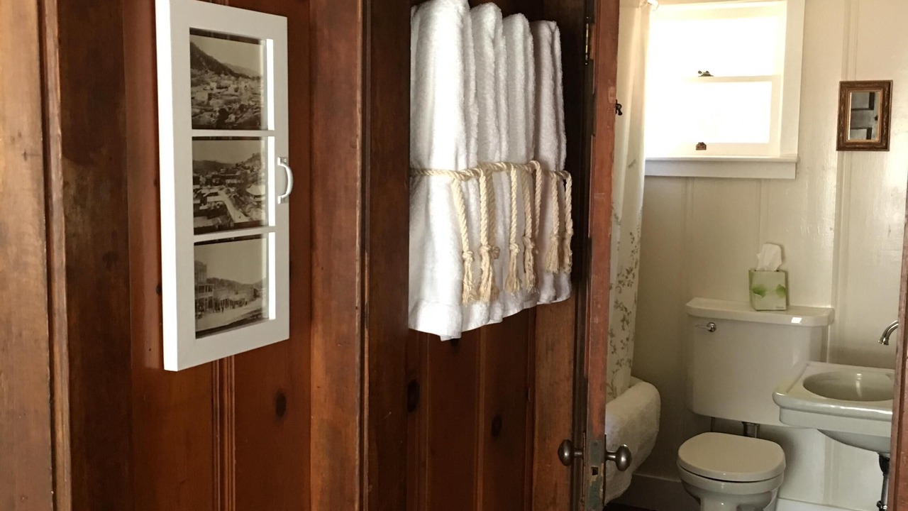 Photo of Bathroom in Shasta