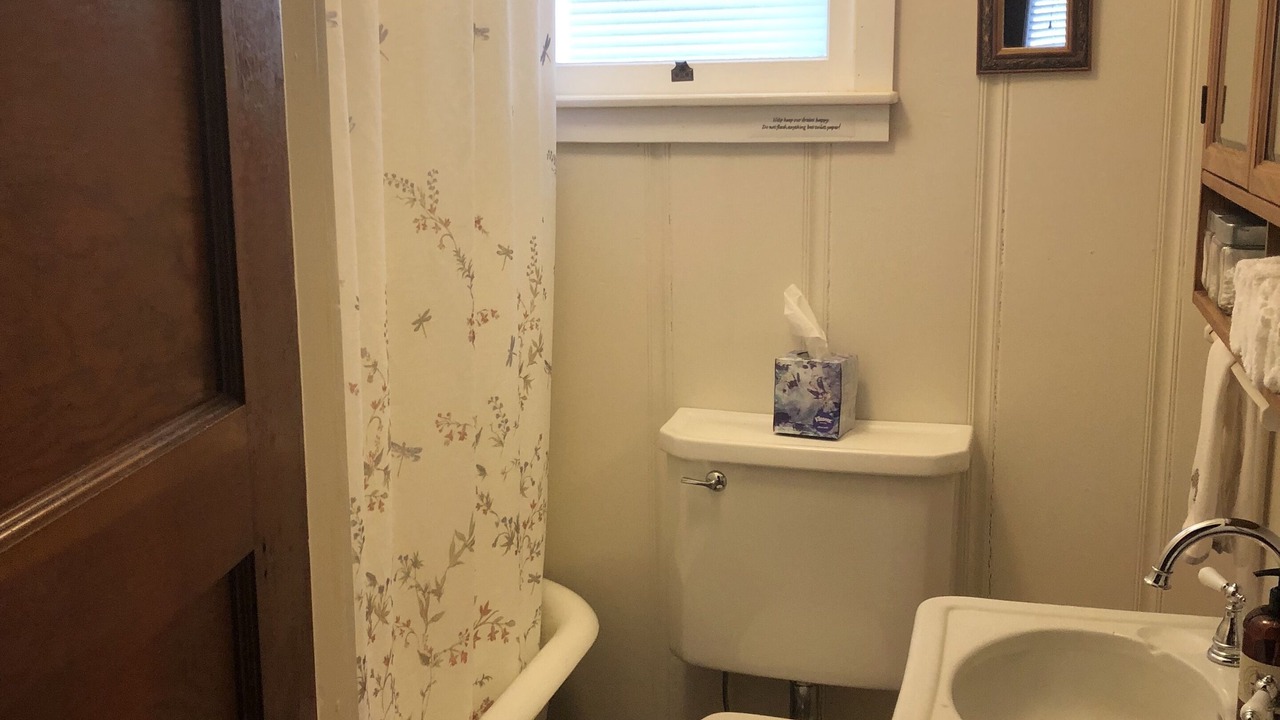 Photo of Bathroom in Shasta