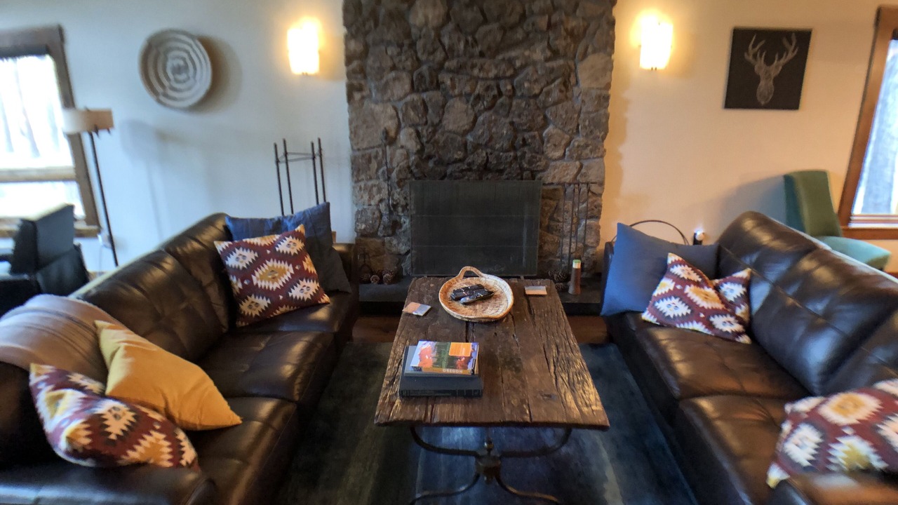 Photo of Livingroom in Black Butte Ranch
