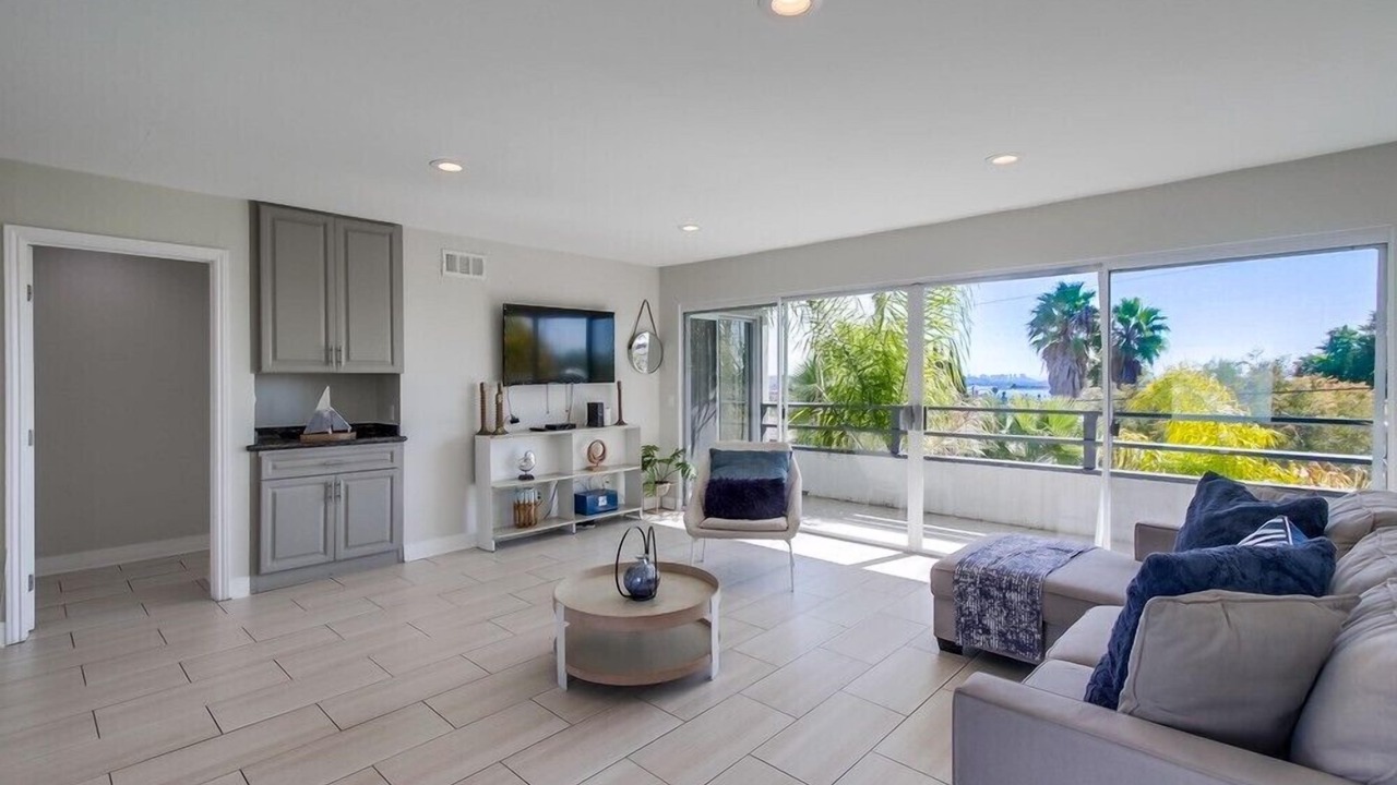 Photo of Livingroom in North Pacific Beach