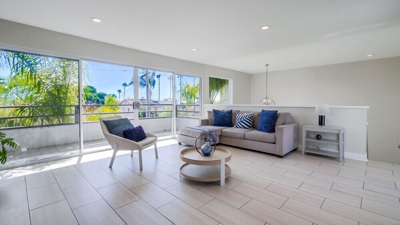 Photo of Livingroom in North Pacific Beach