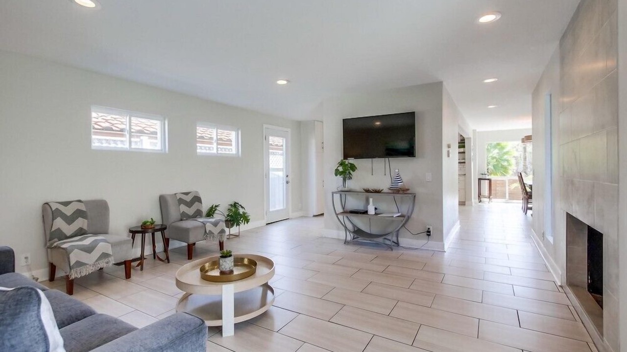 Photo of Livingroom in North Pacific Beach
