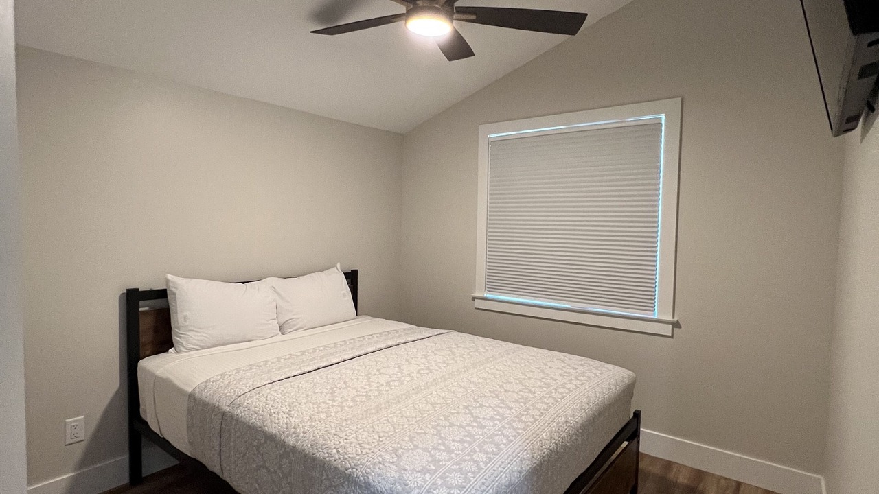 Photo of Bedroom in Oak Shores