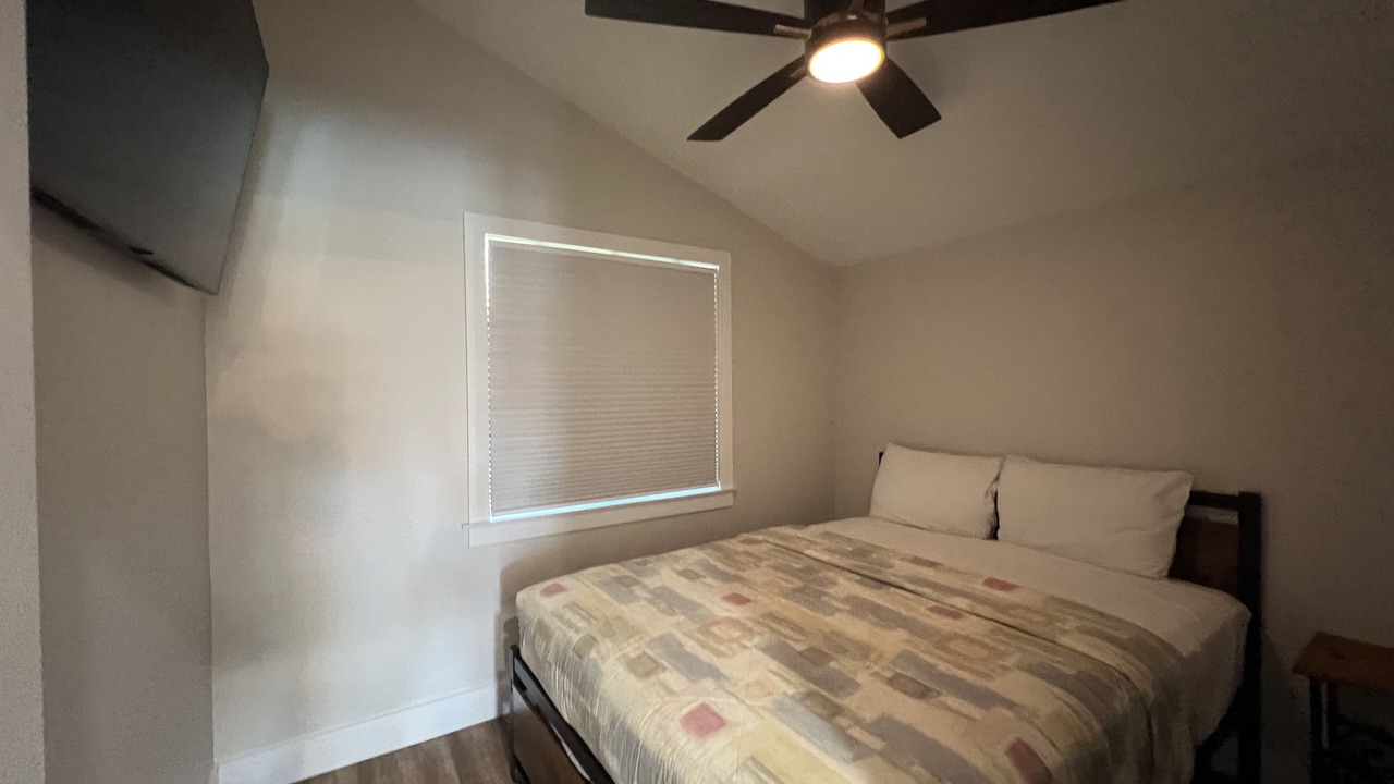 Photo of Bedroom in Oak Shores