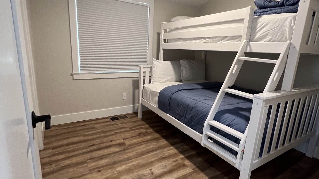 Photo of Bedroom in Oak Shores