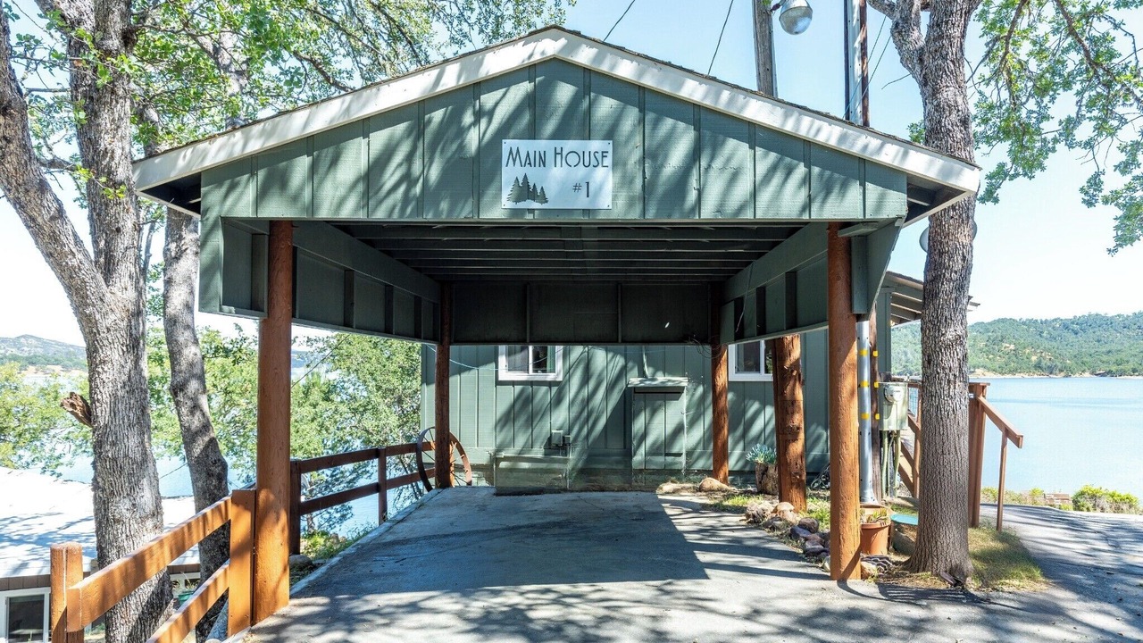 Photo of Outdoor in Bradley