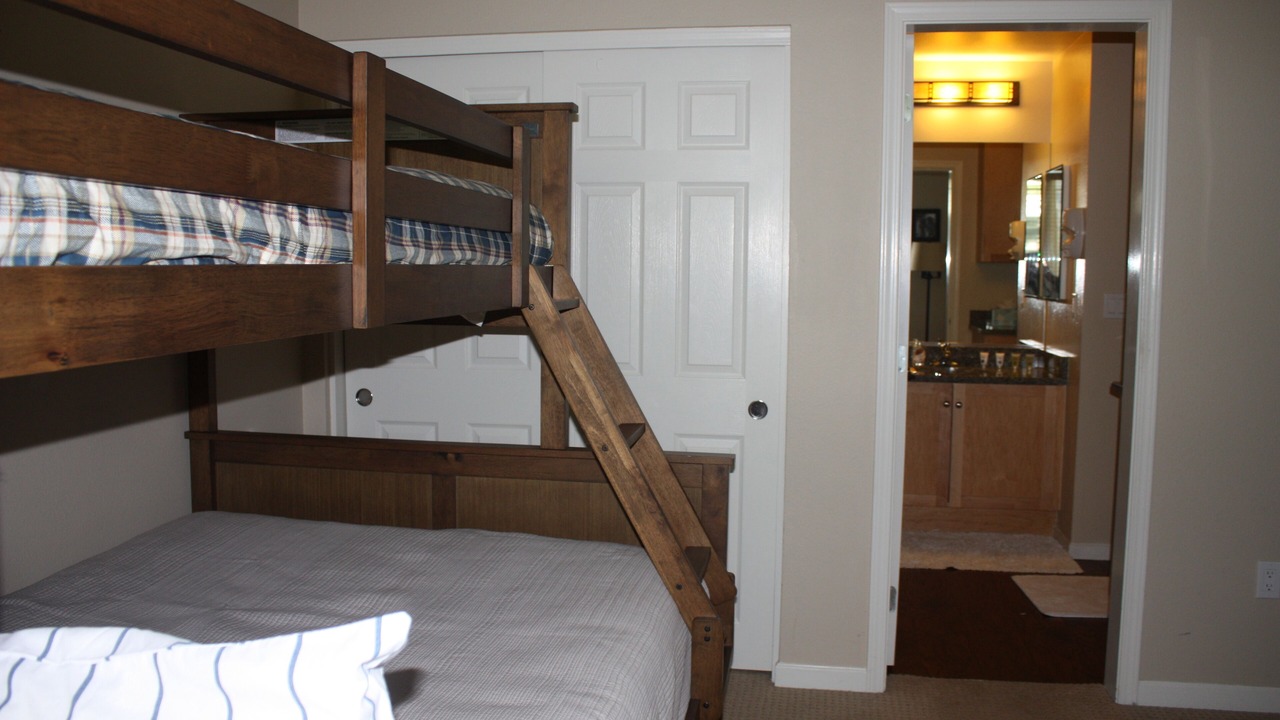 Photo of Bedroom in Mammoth Lakes
