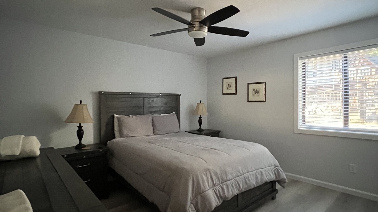 Photo of Bedroom in Oak Shores
