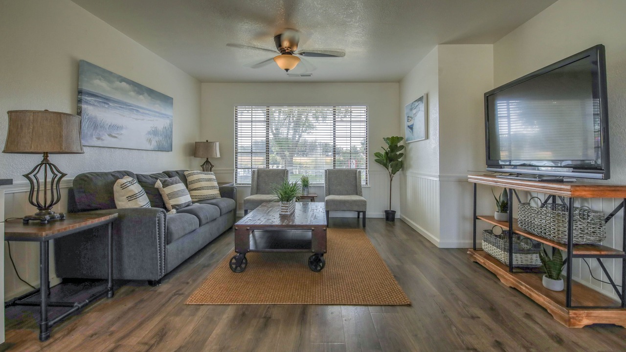 Photo of Livingroom in Walnut Grove