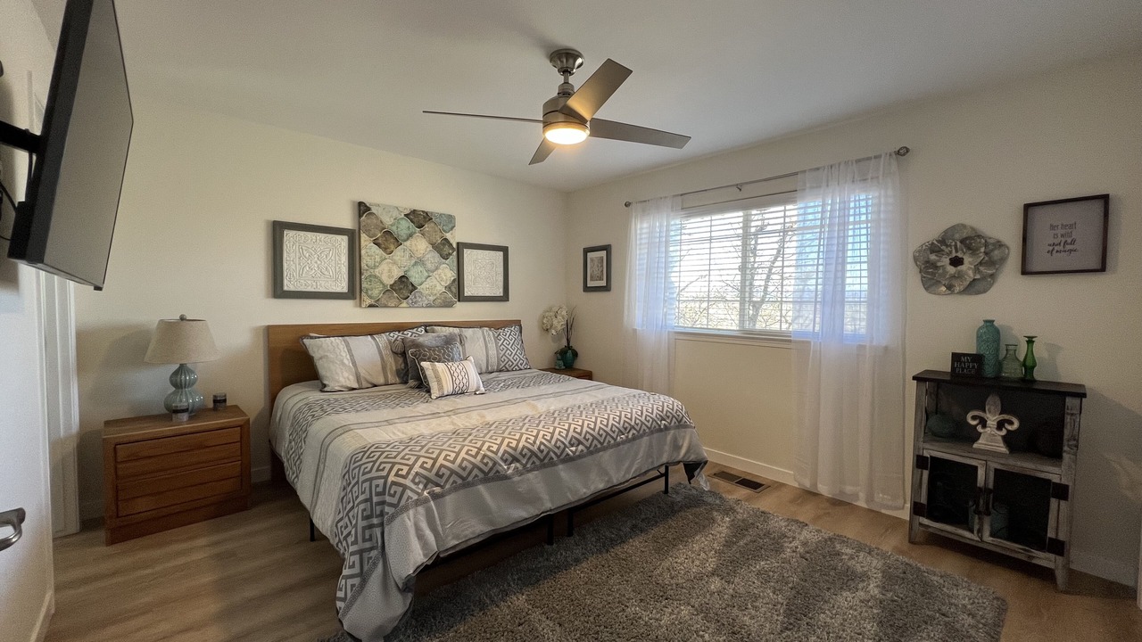 Photo of Bedroom in Oak Shores