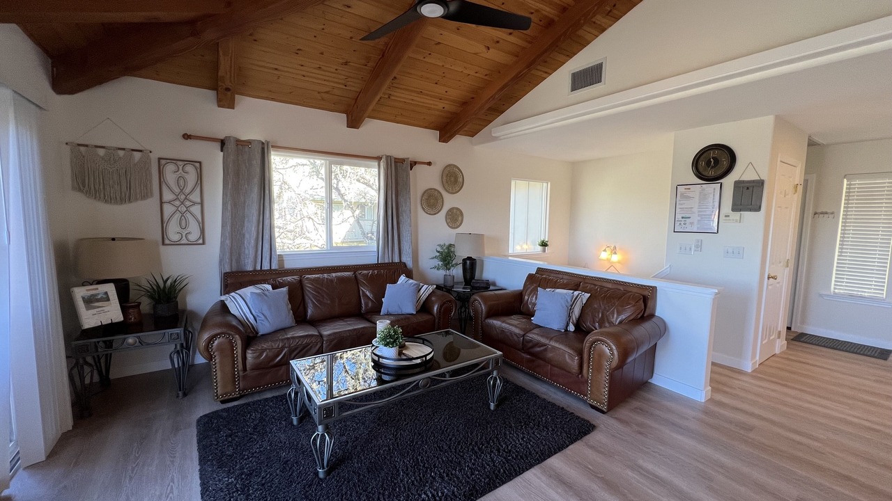 Photo of Livingroom in Oak Shores