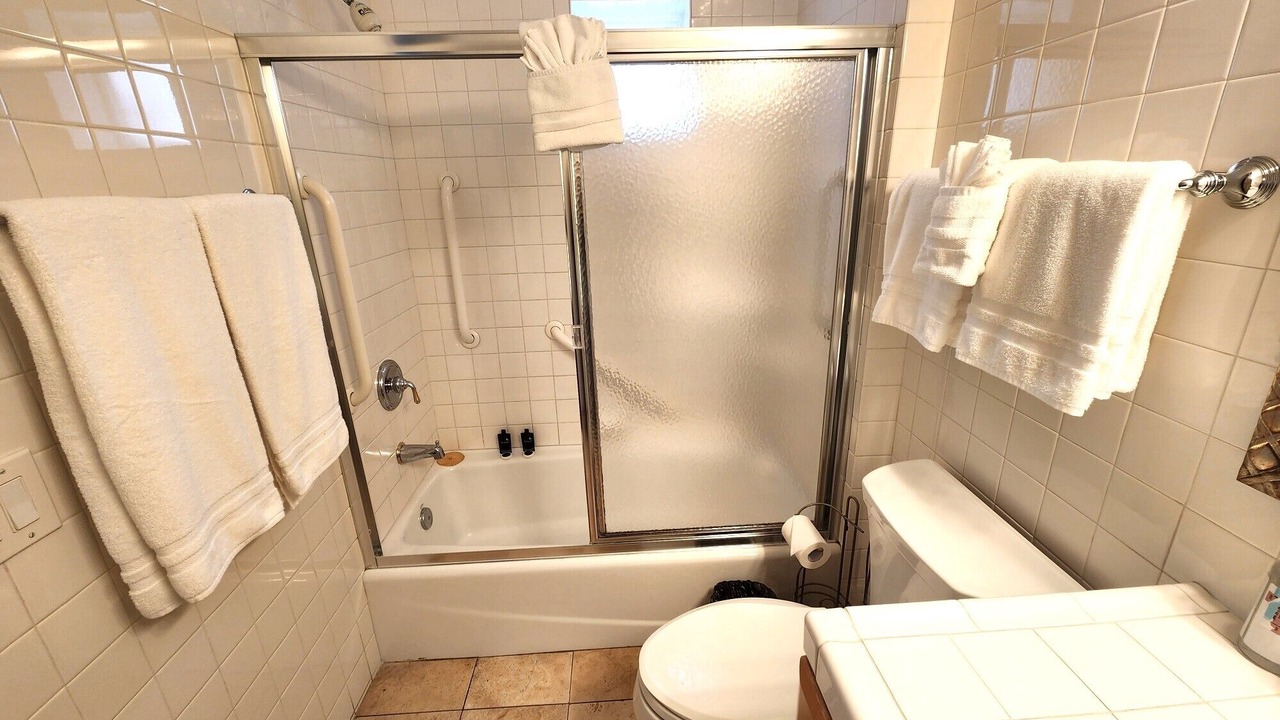 Photo of Bathroom in Avalon