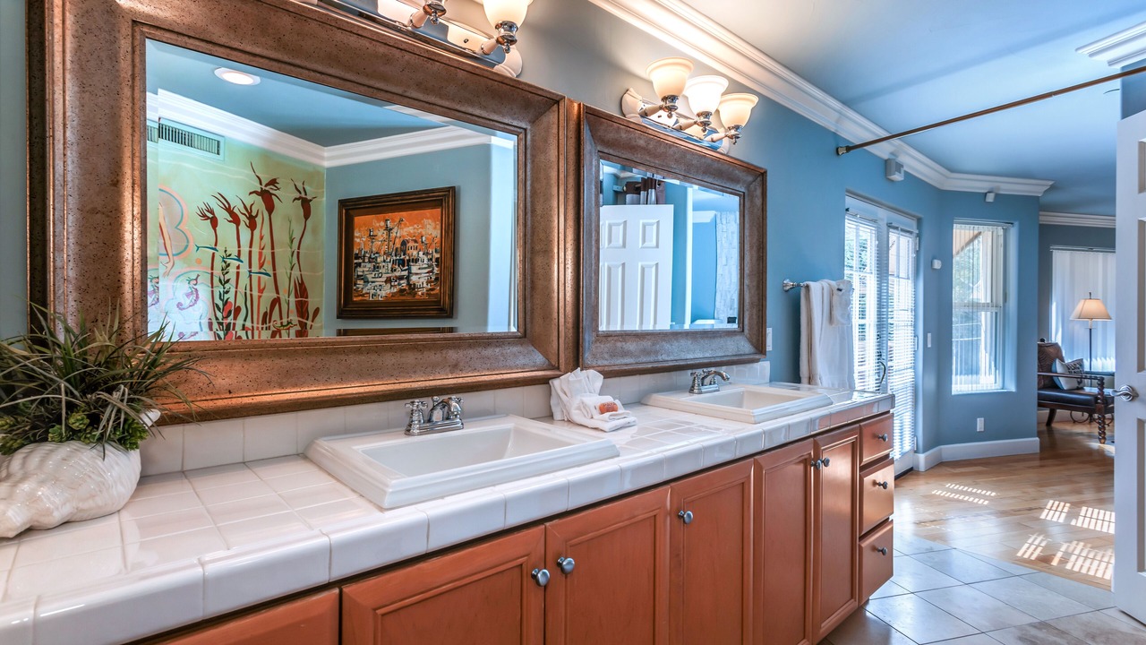 Photo of Bathroom in Avalon