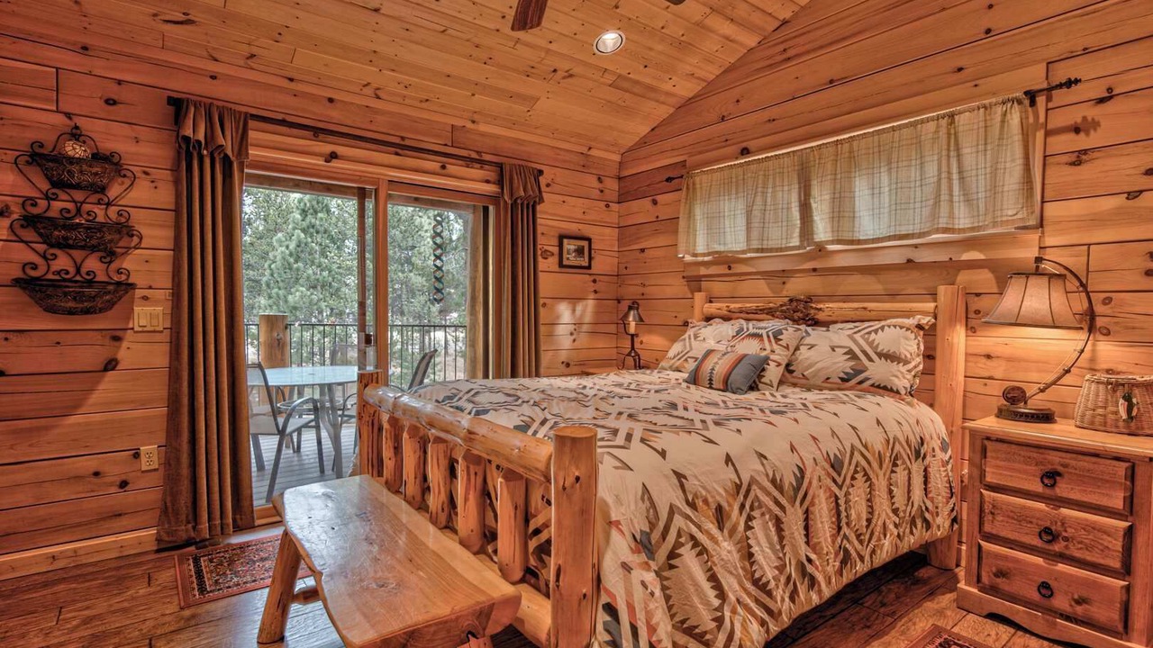 Photo of Bedroom in Oregon Water Wonderland