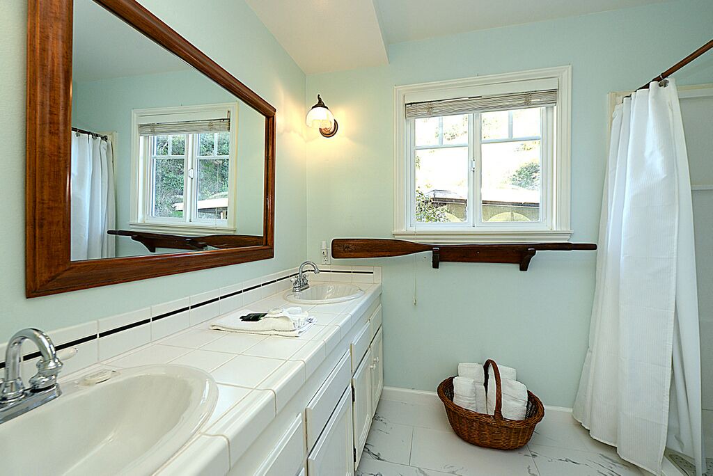 Photo of Bathroom in Avalon